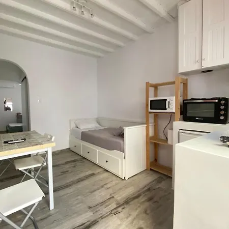Elenitas Town House With Balcony And Sea View Apartment *